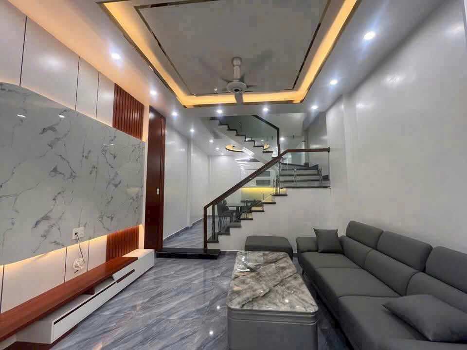 DUY NHẤT CĂN nhà 3,5 tầng An Trực-Sở Dầu-Hồng Bàng đường 2 ô tranh nhau ô tô đỗ cửa cả ngày vi trí đẹp, giá siêu hấp dẫn chỉ 3,x tỷ