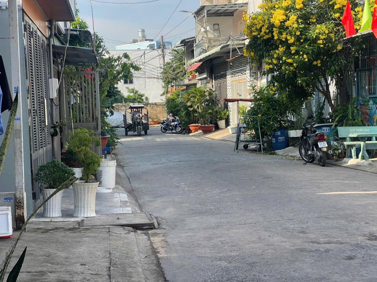 📣📣HÀNG THƠM ĐẦU TƯ NHÀ CẤP 4 CHÍNH CHỦ MỘT ĐỜI ĐƯỜNG NHỰA 8M GẦN CHỢ BẮP GIÁP Q12.
