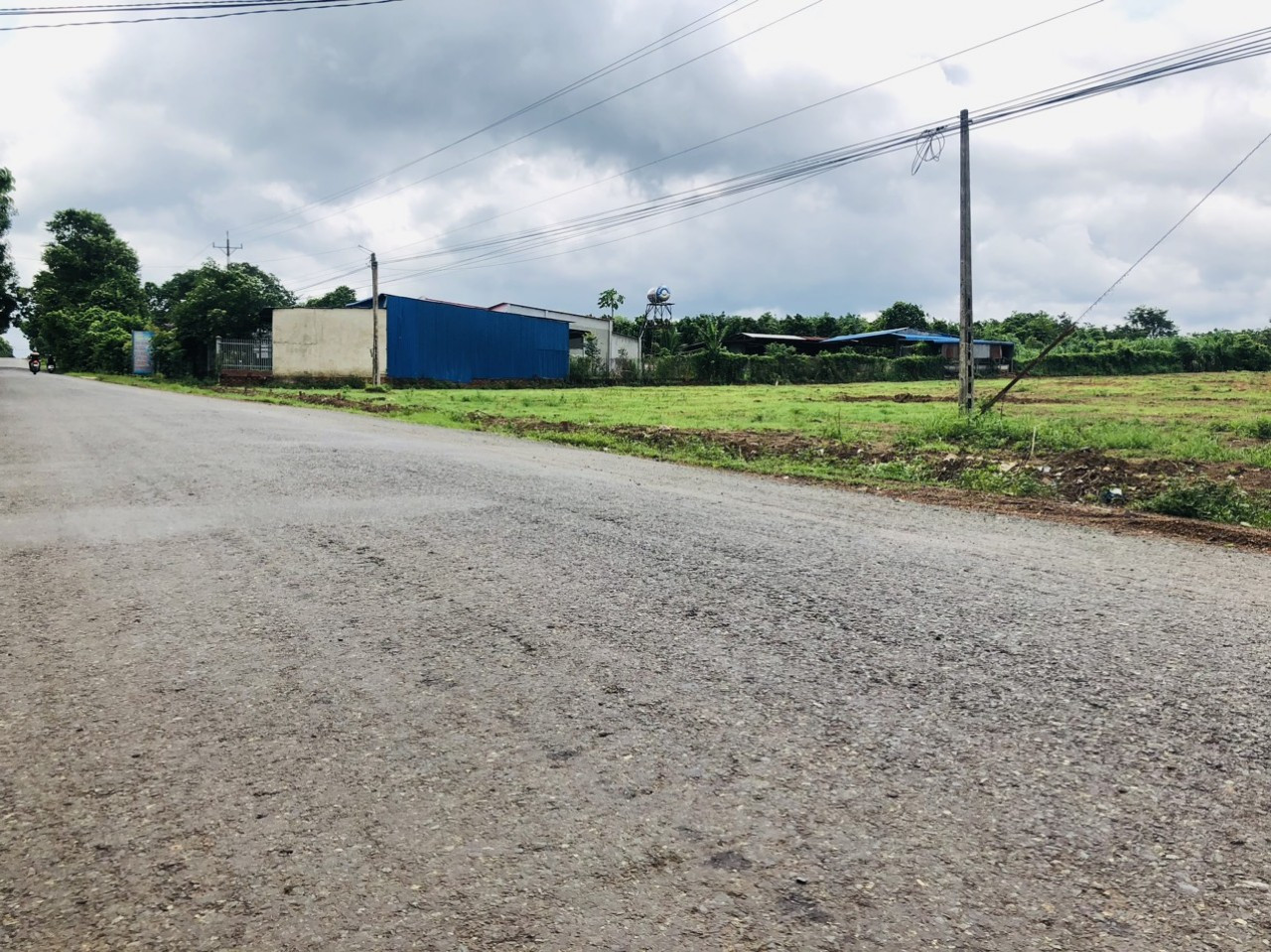 KẸT TIỀN CẦN BÁN NHANH 1200M2 ĐẤT Ở NGAY KCN CÔNG NHÂN ĐÔNG, SÁT CHỢ. GIÁ 160 TRIỆU