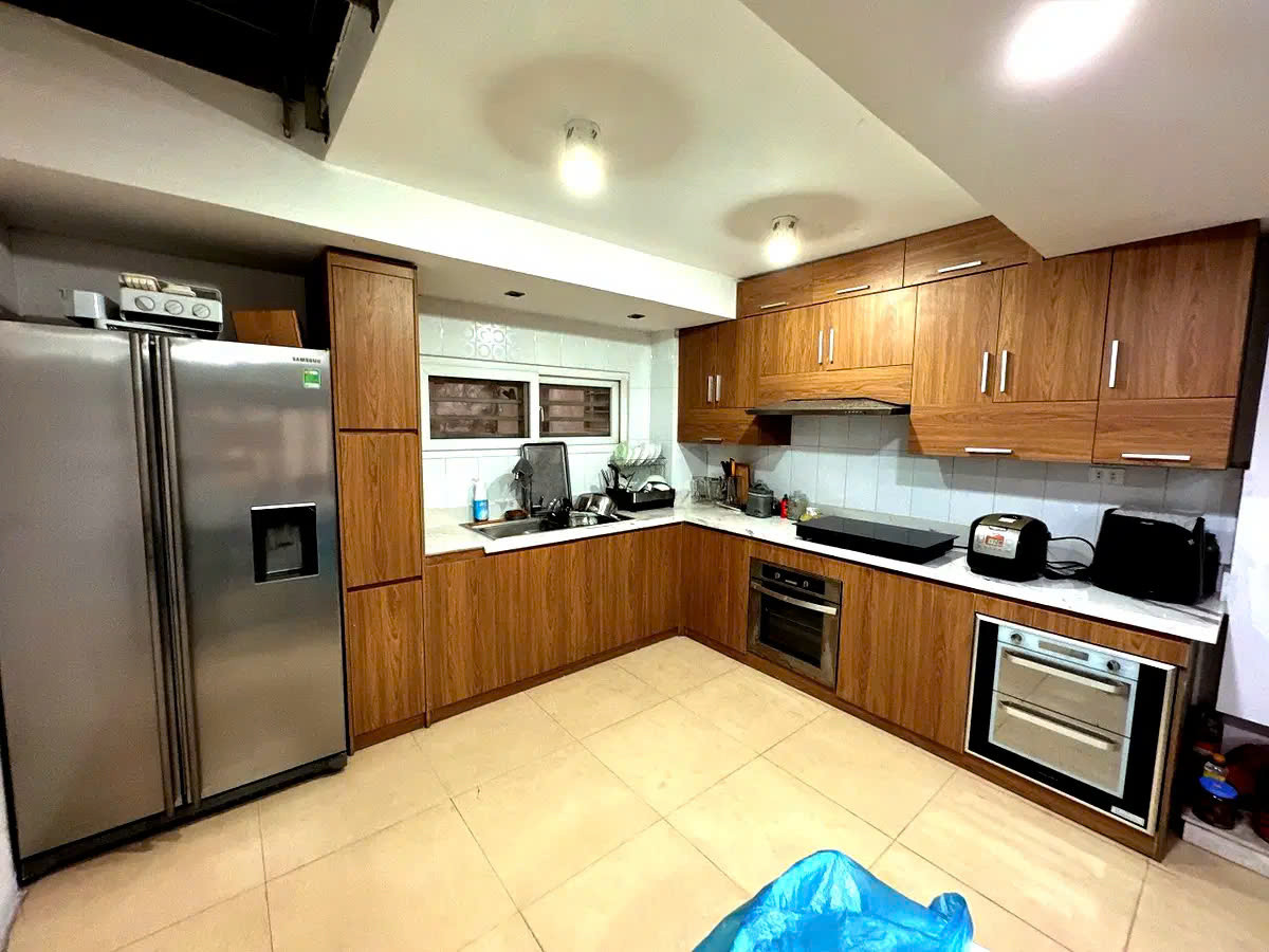 BÁN NHÀ ÂU CƠ. TÂY HỒ. 42M2 5 TẦNG MT 4M GIÁ 10 TỶ- NGÕ THÔNG CÁC NGẢ - RẤT GẦN Ô TÔ - NỘI THẤT CỰC ĐẸP - NHÀ XÂN KIÊN CỐ