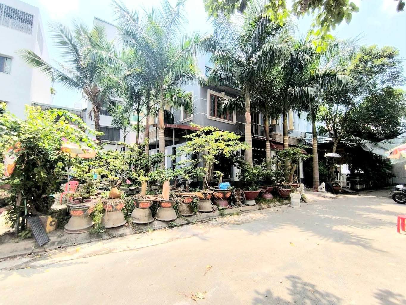BIỆT THỰ Nhiệt ĐỚI MANG ĐẬM HƠI THỞ CỦA THIÊN NHIÊN - CHỐN BÌNH YÊN GIỮA BỘN BỀ CUỘC SỐNG - TỌA LẠC gần NGÃ TƯ LẠC LONG QUÂN + ÂU CƠ - DT LỚN 13*13*3TẦNG - VUÔNG ĐẸP - CÓ THÊM NGUỒN THU 40TRẸO MỖI THÁNG. (C108)  💰 3xT

💥NHÀ HOÀN CÔNG ĐỦ - PHÁP LÝ RÕ RÀN