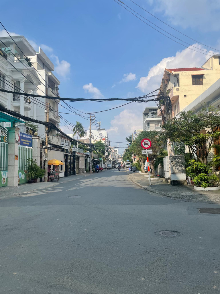 NGÔI NHÀ TRONG MƠ – Âu Cơ – 60m2, trệt 2 lầu đúc – 4pn – vị trí siêu nét – hẻm vào như đường băng.