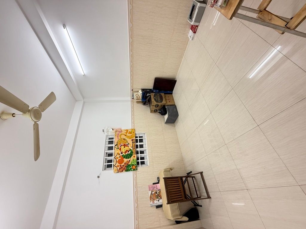 Gần Âu Cơ xây 6 tầng BTCT -  8 Phòng ngủ - Nhà đẹp kiên cố - Ở hoặc cho thuê đều được - Cách 20M ra mặt tiền - Sổ vuông A4