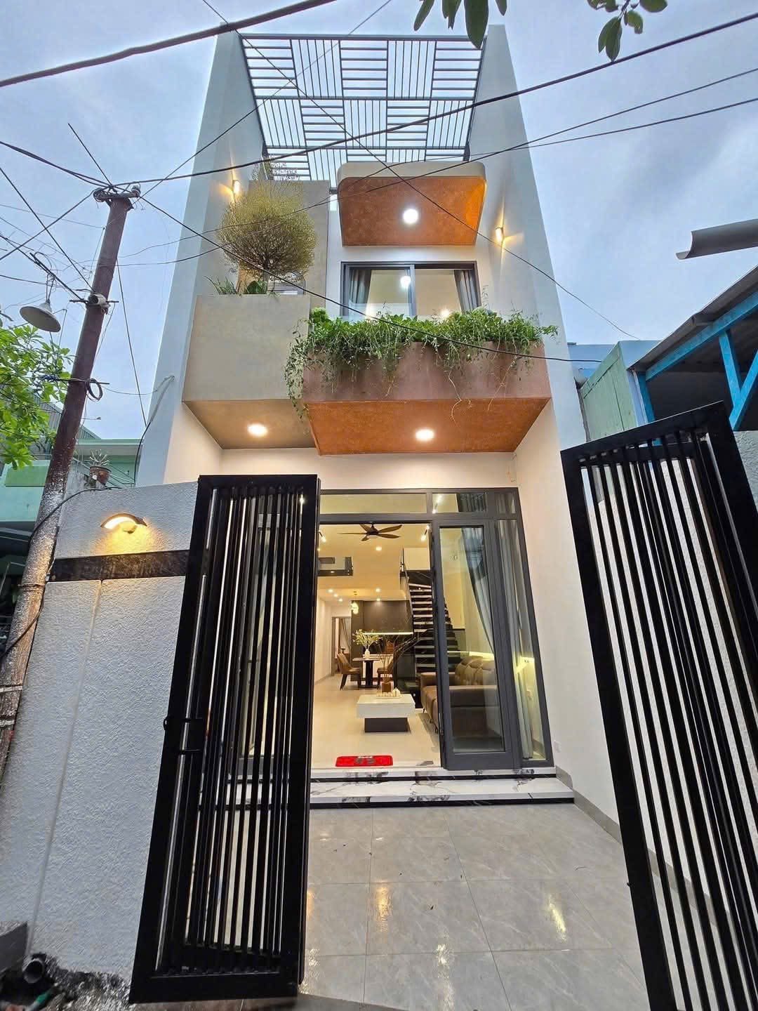 Chủ cần bán gấp nhà rẻ nhất thị trường ngay Ni Sư Huỳnh Liên, Q.Tân Bình 2tỷ35 95m2.SHR hẻm xe hơi