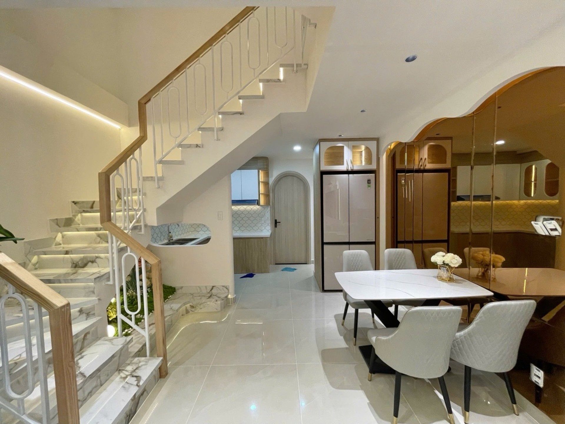 BÁN NHÀ 3 TẦNG ― 48M2 (4,25x11,2) ― GẦN CHỢ TRẦN VĂN QUANG ― HẺM XE HƠI THÔNG ÂU CƠ ― 8,6 TỶ