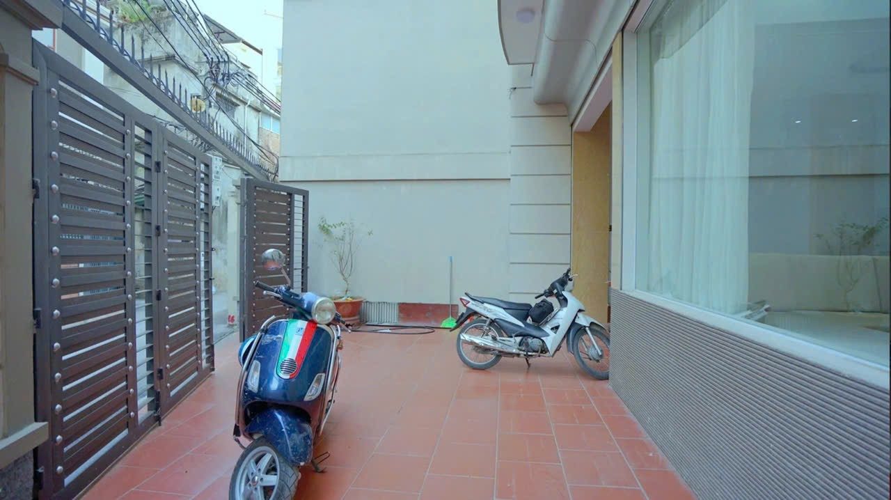 Cho Thuê Biệt Thự Ngõ 389 Âu Cơ - Tây Hồ 130M² 5 Tầng 5 Ngủ - Full Đồ - Giá Thuê 33tr