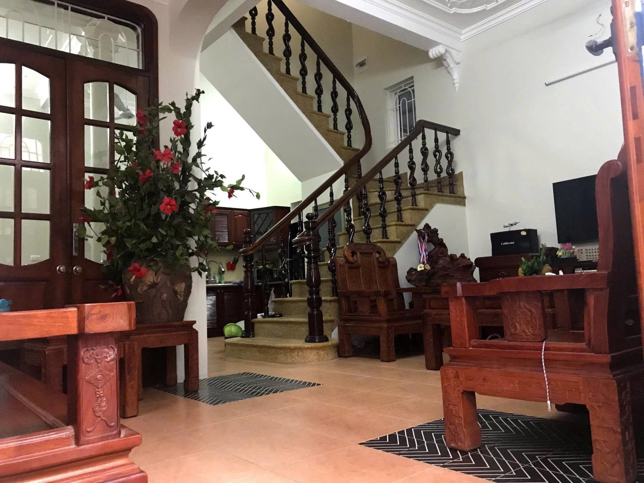 Cho Thuê Nhà Ngõ 320 Âu Cơ - Tây Hồ 70M² 3 Tầng 4 Ngủ - Nội Thất CB - Giá Thuê 15tr