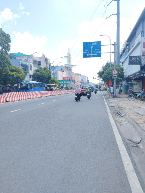 Ngộp  Âu Cơ -100m - HXH 8m Kinh Doanh - 3 tầng mới - Gần Q11