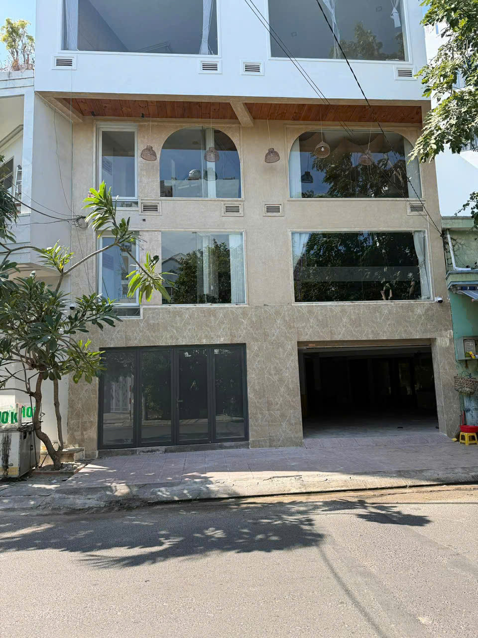 CHO THUÊ NHÀ 3 TẦNG MẶT TIỀN ĐƯỜNG ÂU CƠ - NHA TRANG.