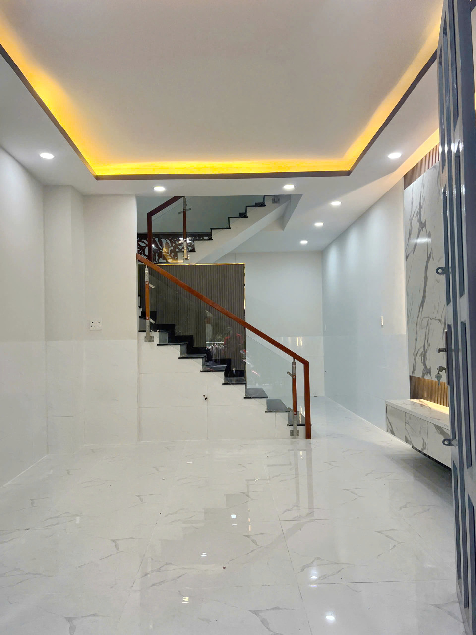 Nhà mởi HXH 5m 2lầu/4PN/5WC Số 9/ Âu Dương Lân P3Q8