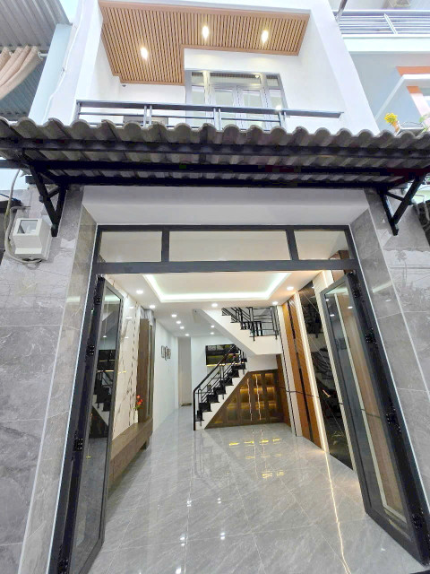 Nhà 1 lầu cạnh hẻm xe hơi Âu Dương Lân P3Q8