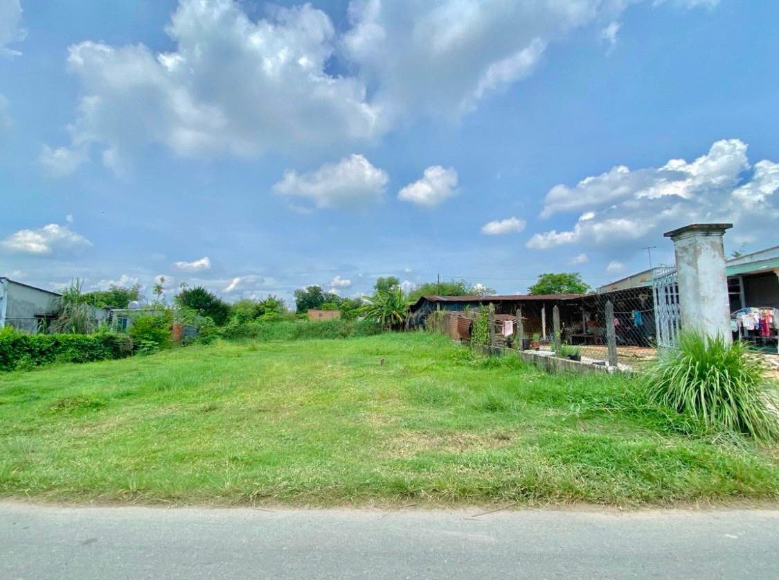 0909 044 186 .Bán đất 300m² có sẵn 100m² thổ cư ngang 5m giá 680 triệu tại Quốc lộ 14 Phường Đồng Xoài