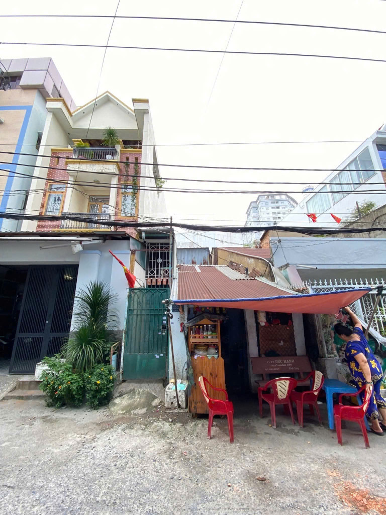 Bán Đất Trịnh Đình Trọng 4x24m Tặng Nhà  Hẻm 7m Chỉ 10.2 TỷP.Phú Trung, Tân Phú – SHR.         .