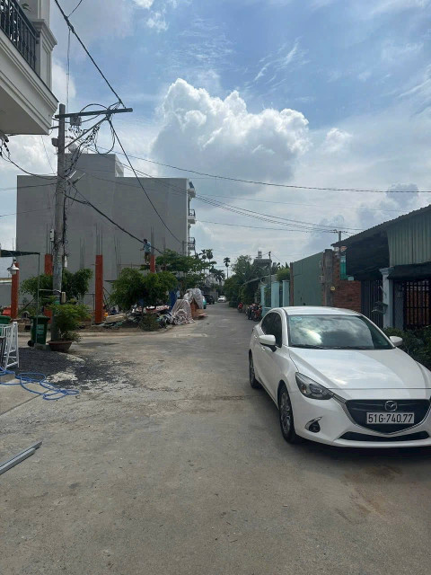 chủ gửi bán lô đất 125m2- gần chợ bà điểm- giá chỉ 2 tỷ 300-giá đầu tư