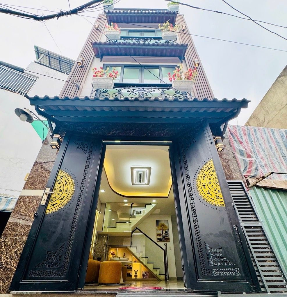 🏡 NHÀ ĐẸP VÀO Ở NGAY
📐 DT thực tế 35m² | Công nhận 24m²
🏗 3 tầng mới – 4 PN, 3 WC
🚶 Hẻm rộng, thông thoáng
🎁 TẶNG FULL NỘI THẤT
💰 Giá 4.x tỷ – TL mạnh
📝 Chủ bao sang tên

👉 Phù hợp gia đình ở ngay hoặc đầu tư cho thuê