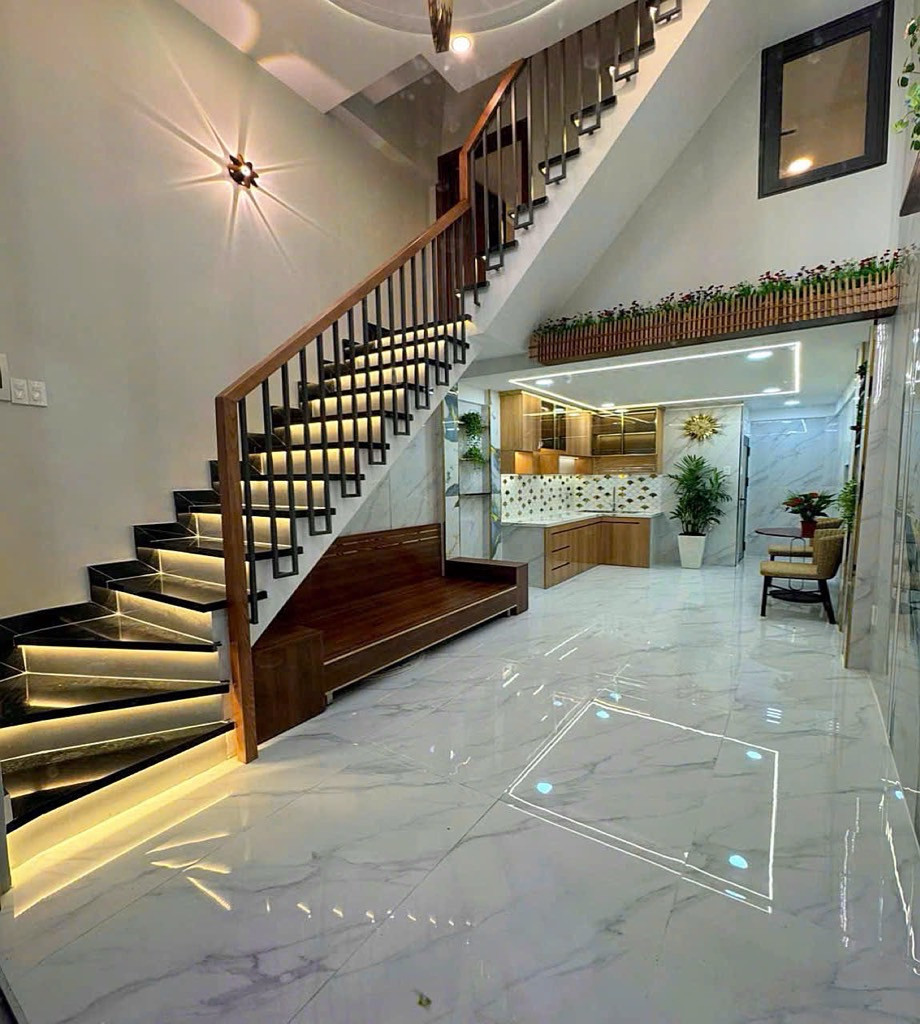 NHÀ ĐẸP BÀ HOM Q6, Ở THOẢI MÁI, ĐẦU TƯ AN TOÀN,  3 TẦNG, GIÁ CỰC TỐT CHỈ NHỈNH 4 TỶ