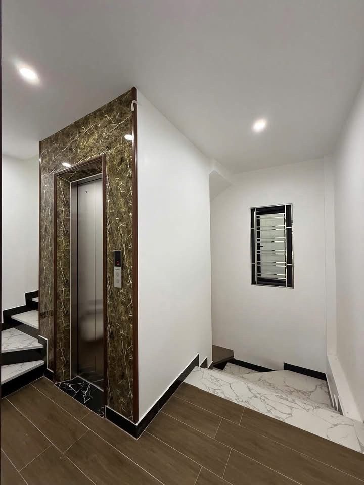 🔥 NHÀ 5 TẦNG THANG MÁY – KHU TĐC VINHOMES RIVERSIDE HỒNG BÀNG 🔥