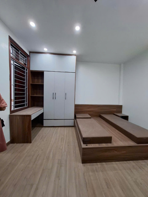45m 5 tầng 6 ngủ khép kín full nội thất 
nhà cạnh trường cấp 3 lê lợi bà triệu hà đông 
giá 8tỷ 
Anh chị alo em xem nhà 
Nhà cho thuê 20tr đến 25tr tháng ạ