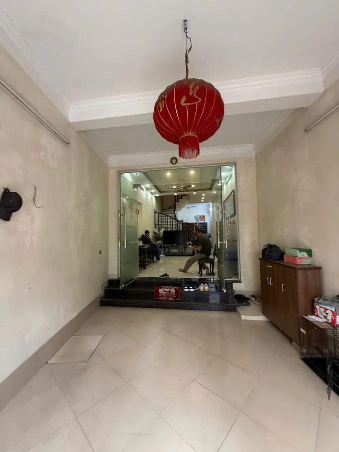 Bán gấp nhà 5 tầng mặt phố Bà Triệu, 75m2, mặt tiền rộng 4m,  vị trí đẹp, kinh doanh tốt, giá 23.5 tỷ