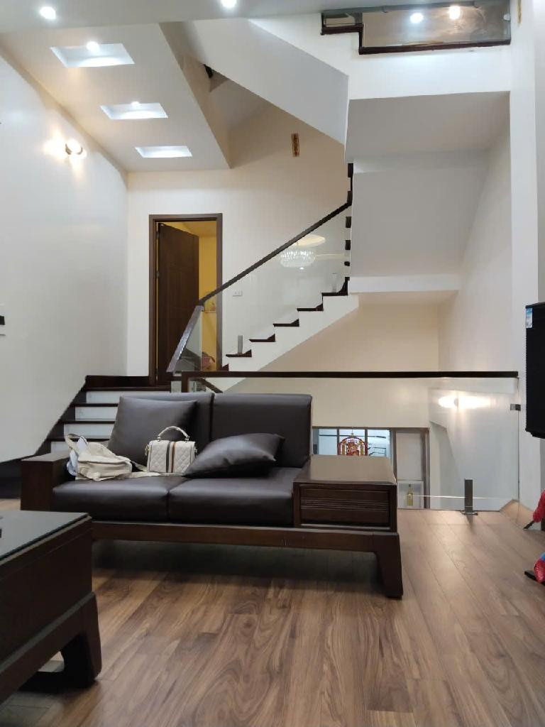 Nhà riêng tại Bắc Cầu, 5.25 tỷ, 44m2, ngõ rộngt VF3 lùi vào ngõ, ba gác vào tận nhà