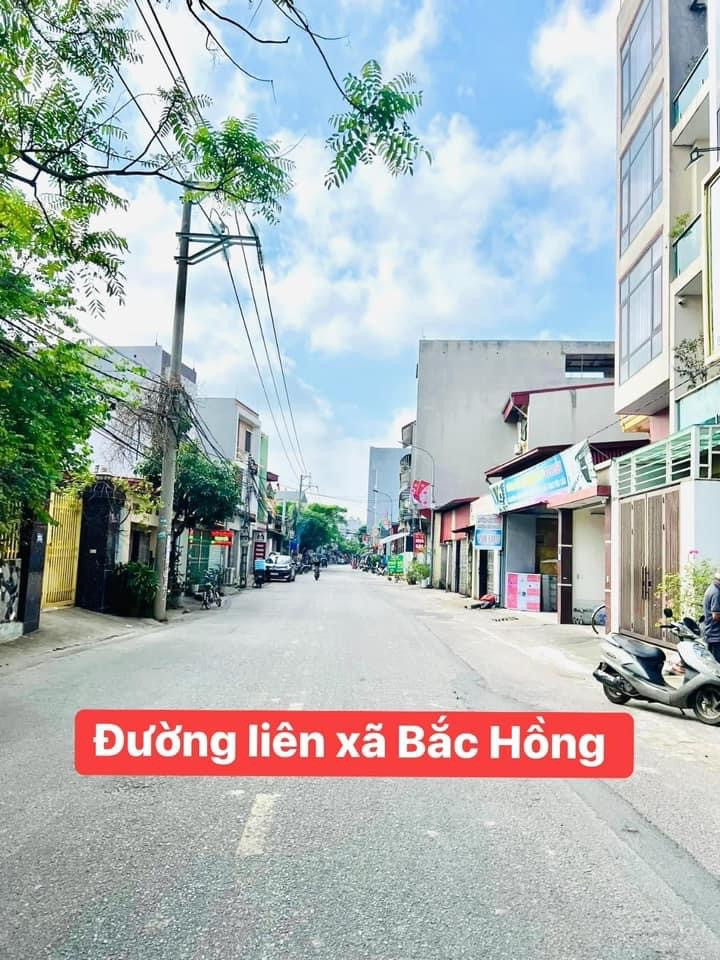 🔥🔥Siêu Phẩm 81m full thổ cư tại thôn Bến Trung - Bắc Hồng 👇👇  ➕Từ trục đường liên xã vào đất 30m đường đang chuẩn bị dải nhựa  ➕ Đất 2 mặt thoáng, mặt tiền và hậu 4,5m mặt sau đã trải nhựa  ➕ Khổ đất vuông vắn, Oto vào ngủ ngay trong đất   ➕ Đất sát trục 