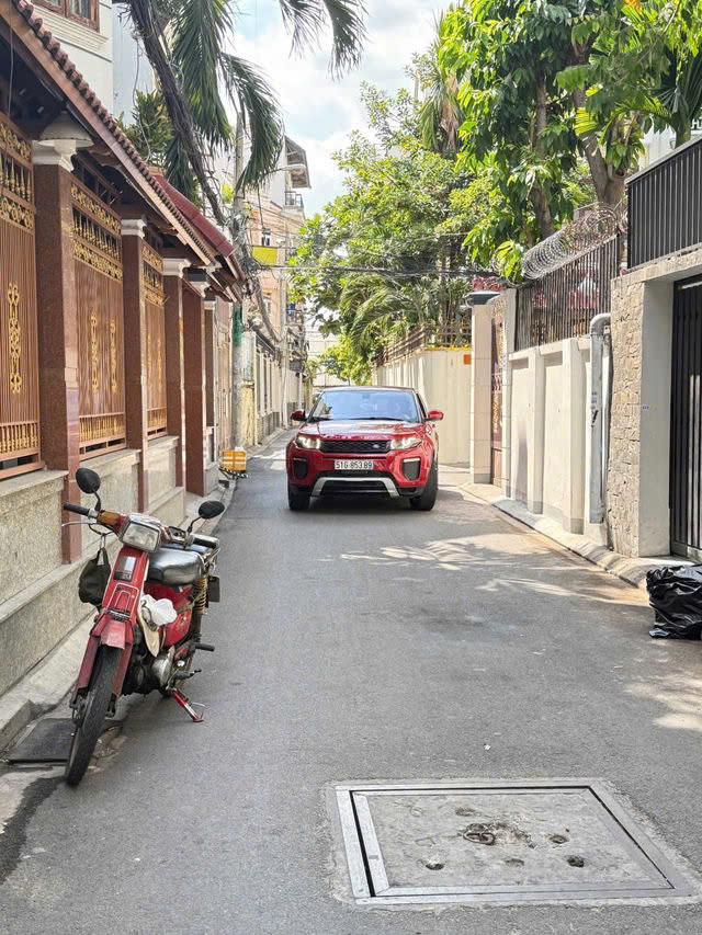 Gấp, rất gâp !!! bán nhà đường vào nhà ga T1,2, 4 tầng, 6x12 chưa đến 14 tỷ