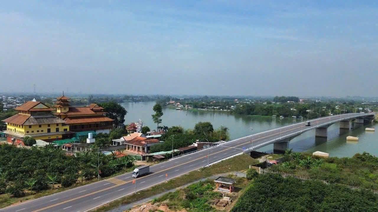 2 LÔ ĐẤT MẶT TIỀN ĐƯỜNG KINH DOANH  BÌNH DƯƠNG - HỒ CHÍ MINH