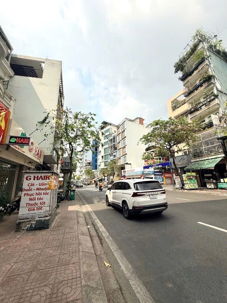 NHÀ MẶT PHỐ  BẠCH ĐẰNG- KHU SÂN BAY - VIEW SAU CÔNG VIÊN GIA ĐỊNH - PHỐ KD SẦM UẤT. NHÀ ĐANG CÓ DÒNG TIỀN 45TR/ tháng.