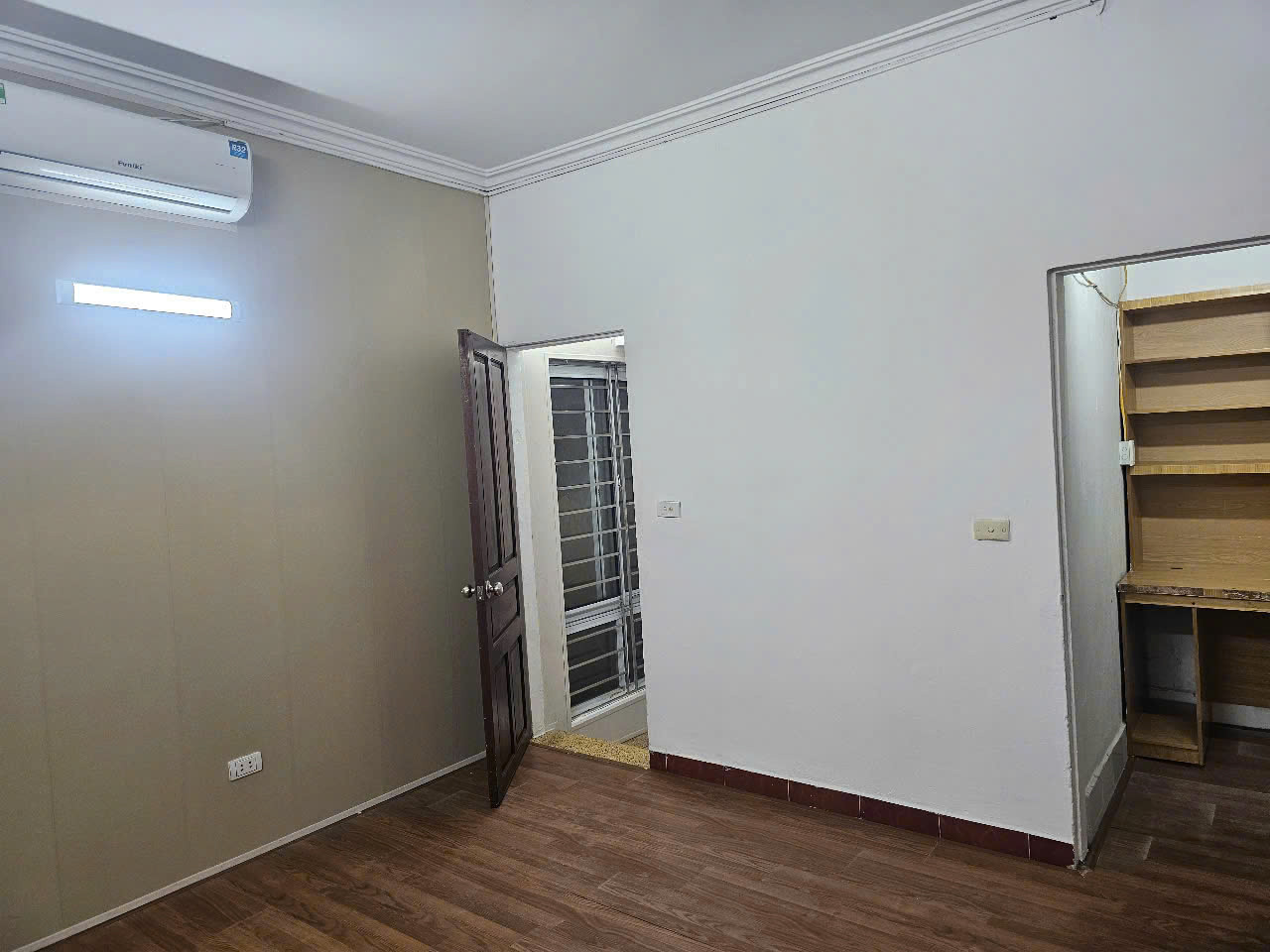Cho thuê nhà nguyên căn ngõ 800 Bạch Đằng, 4 tầng, 30m2, 2 ngủ khép kín