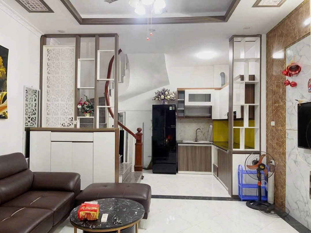 Cho thuê nhà Phố Bạch Đằng, 5 tầng x 35m2, 3 ngủ khép kín, 13 Triệu/tháng