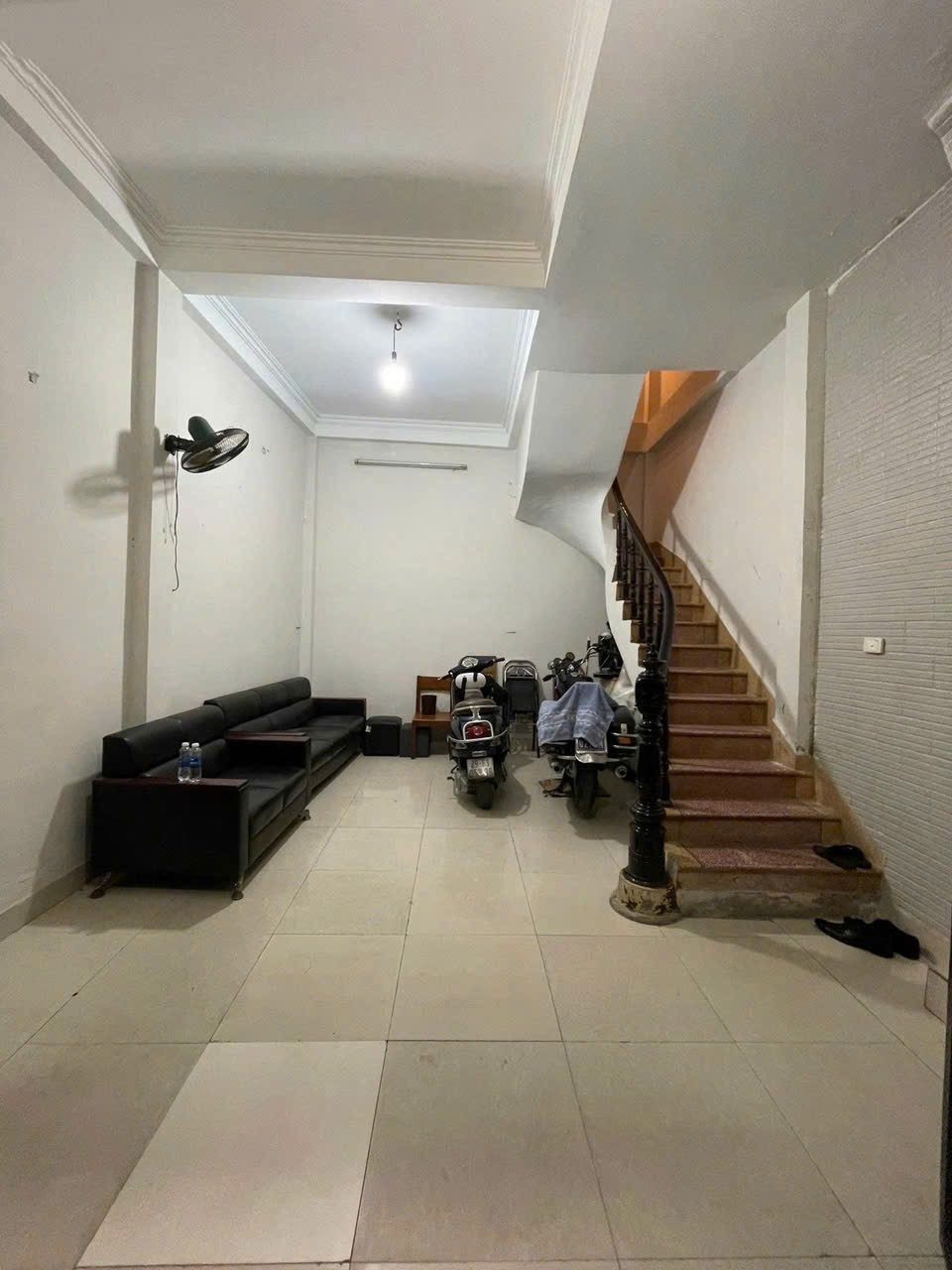 Cho Thuê Nhà Ngõ 43 Bạch Đằng - Hai Bà Trưng 30M² 5 Tầng 3 Ngủ - Giá Thuê 12tr