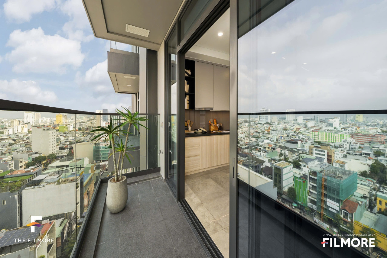 🔥 CƠ HỘI SỞ HỮU CĂN HỘ GÓC 2PN GIÁ TỐT NHẤT - CH07 🔥 🏡 Mã căn: 12A07 – Căn góc 2 phòng ngủ, thiết kế vuông vắn, tối ưu không gian sống. 🌆 View thành phố rộng lớn – tận hưởng cảnh quan tuyệt đẹp về đêm. 🌄 Ban công hướng Tây - Nam, đón ánh sáng tự nhiên, kh