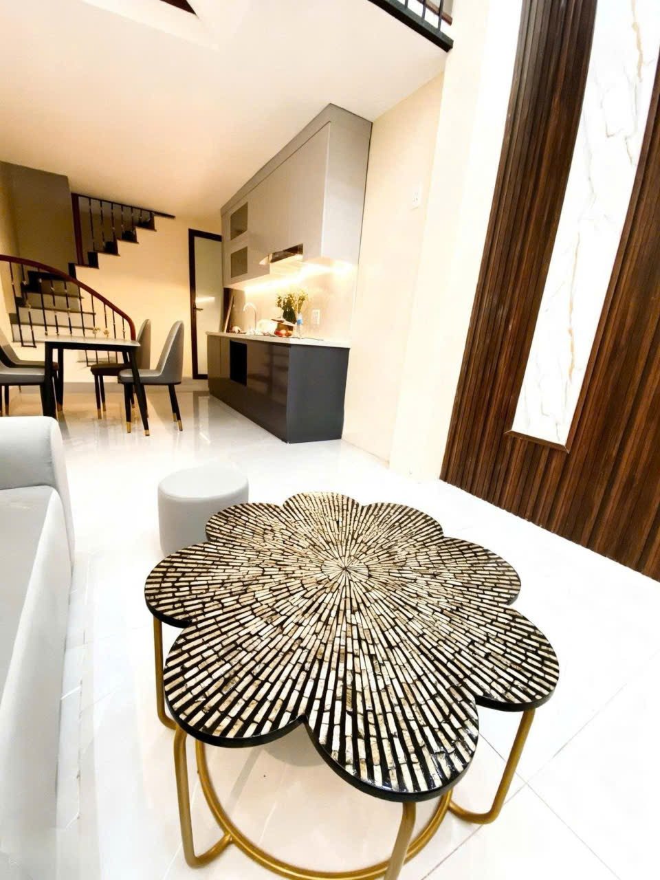 Cho Thuê Nhà Ngõ 23 Bạch Đằng - Hoàn Kiếm 35M² 5 Tầng 5 Ngủ - Nội Thất Full - Ngõ Nông -Giá Thuê 15tr