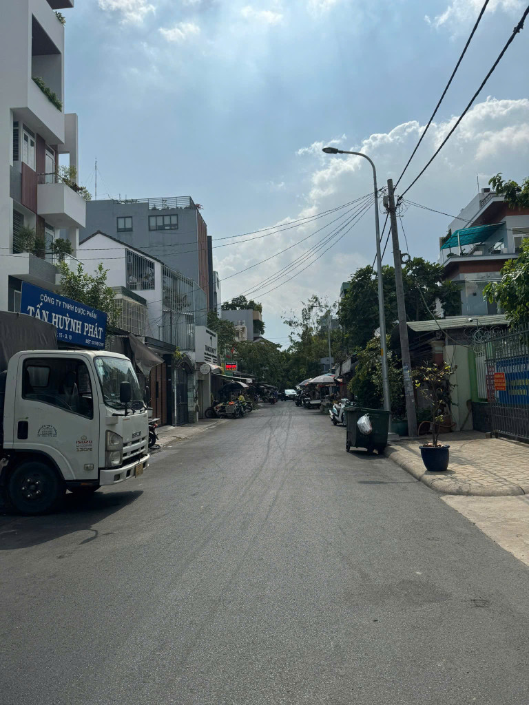 Chủ gởi bán nhà mặt tiền đường Bạch Mã, P.15, Quận 10 - DT: 8x25m - 2 lầu, giá 49 tỷ