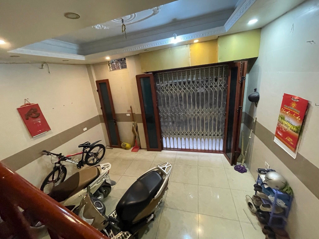 Cho thuê nhà Phố Bạch Mai, 6 tầng, 4 ngủ cải tạo được 5 ngủ, 15.8 triệu ở 6 người