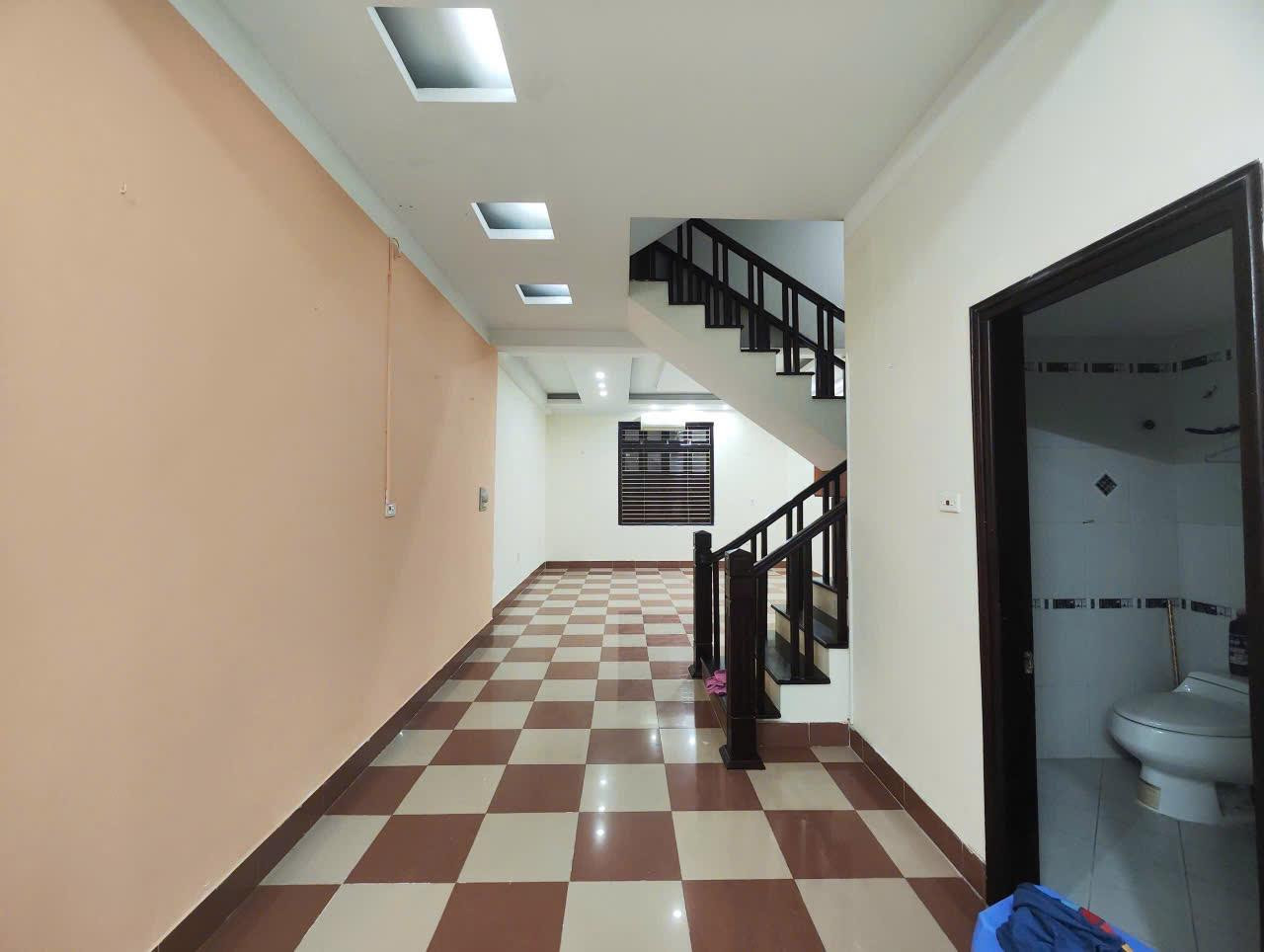 NHÀ ĐẸP- GIÁ TỐT - Cho thuê nhà xây kiểu biệt thự sân vườn Tại Bạch Mai, Hai Bà Trưng, Hà Nội
