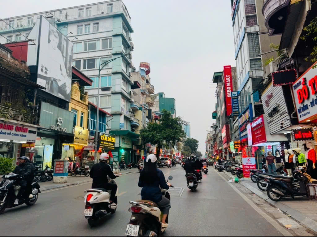 CC BÁN NHÀ MẶT PHỐ BẠCH MAI  KINH DOANH SẦM UẤT  38m × 5T. VỈa hè đá bóng Chỉ 15 tỷ 250