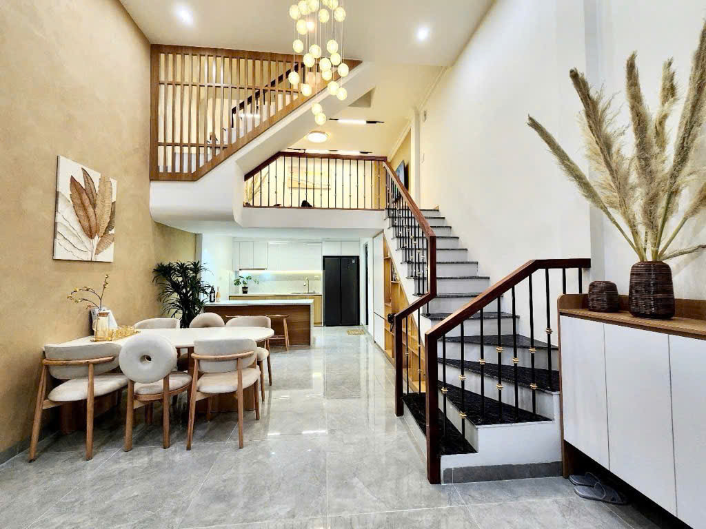 Bán nhà 5 tầng lô góc phố Bạch Mai .Nhà đẹp ở ngay thiết kế hiện đại tối ưu công năng sử dụng.Giá 8,2 tỷ
