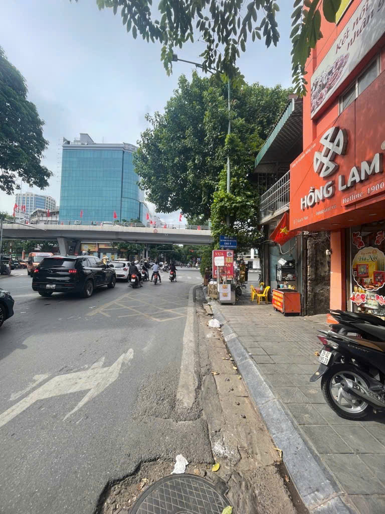 CƠ HỘI! ĐANG BÁN Mặt Phố Bạch Mai 5 tầng 40m2, Mặt tiền Rộng - Kinh Doanh, Vỉa hè đá bóng. Giá Chỉ 18.01 tỷ