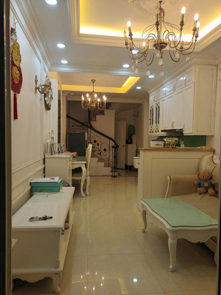 Cho thuê nhà nguyên căn Phố Bạch Mai, 4 tầng x 32m2, 2 ngủ, 10 triệu ở gia đình