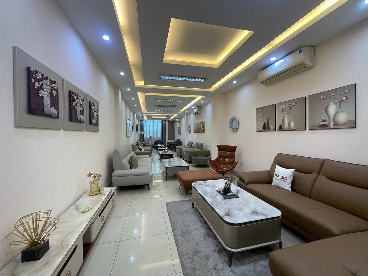 Bán nhà MP Bạch Mai. Đoạn đẹp nhất. KD sầm uất. Gần Chợ Mơ. TTTM Quận Hai Bà Trưng. 7 tầng thang máy. Đang cho thuê KD. Dòng tiền 100Tr/ tháng