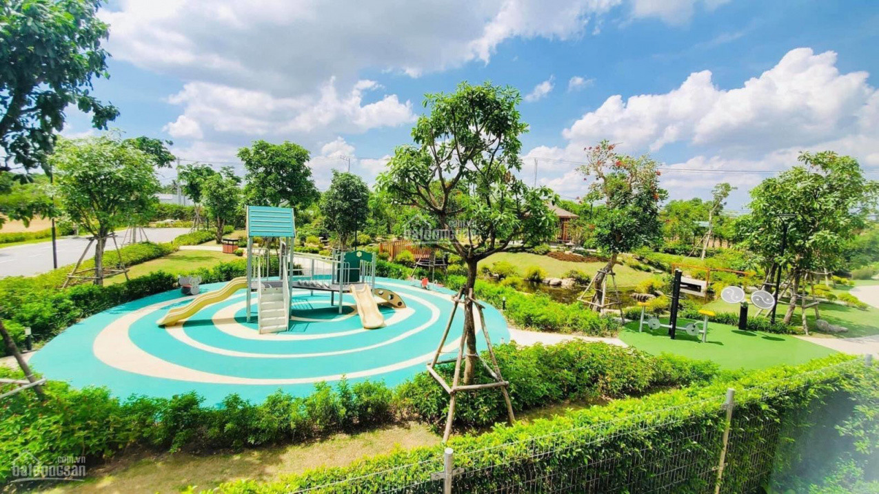 Tài khoản, quản lý tin, đăng tin chuẩn SEO, và kết nối với các kênh mạng xã hội như Facebook, Instagram, YouTube