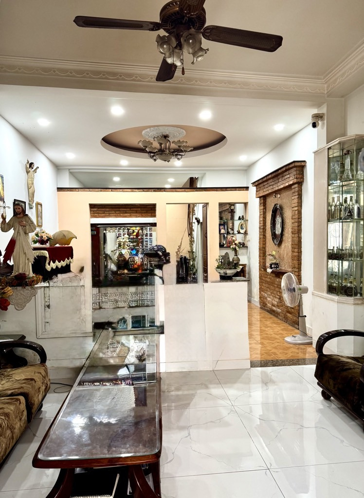 🌟 Khu VIP Bạch Vân – Q.5  Nhà 4 tầng đẹp, sát chợ Hòa Bình – Giá chỉ nhỉnh 7  tỷ.