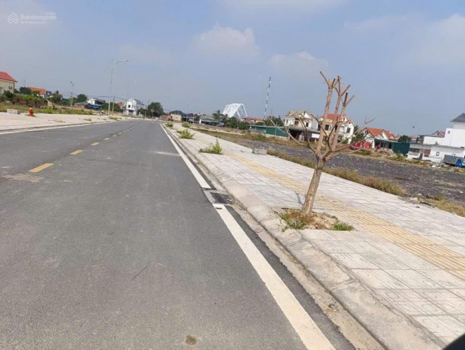 Chính chủ cần bán lô đất khu TĐC Tân Thành, Phường Bình Dương, Đông Triều, Quảng Ninh. Dt 400m² mặt tiền 20m. Sát quốc lộ 18, giao thông thuận lợi. Giá bán 33tr/m².
