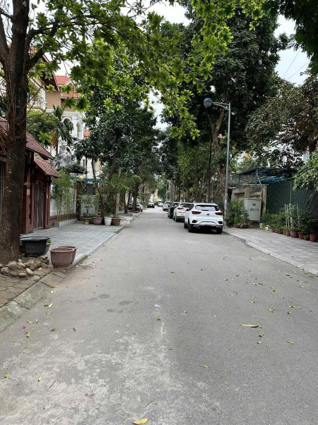 NHÀ KHU DV TÂY NAM LINH ĐÀM  - PHÂN LÔ THÔNG THOÁNG - Ô TÔ VÀO NHÀ - THANG MÁY CHẠY EM DU - 60M x 5 TẦNG - SĐCC - LH: EM PHÚ - CALL: 0969577586