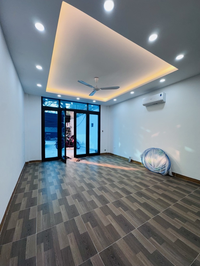 Nhà bằng B 73m x 5 tầng thang máy-1tum-9N-9WC-mt 4,3m-đg 10m-dòng tiền 35Tr/tháng- Giá 15,8 tỷ(TL)