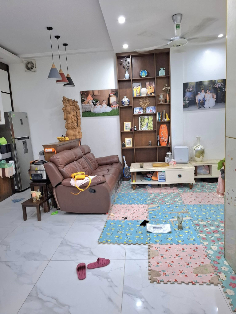 NGÔI NHÀ ẨN GIỮA PHỐ – CHỐN AN YÊN DÀNH RIÊNG CHO NGƯỜI BIẾT HƯỞNG THỤ, Gần hồ nhà văn hóa – khu vực ngày càng đắt giá!
