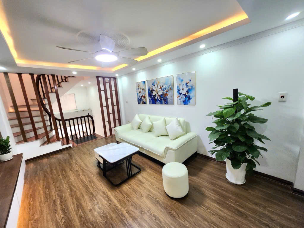 Nhà đẹp, sổ đẹp, ngõ rộng, thoáng đãng, tiện ích tại Bằng Liệt, Hoàng Mai, 38m2, 6 tầng, giá chỉ 6 tỷ 700 triệu