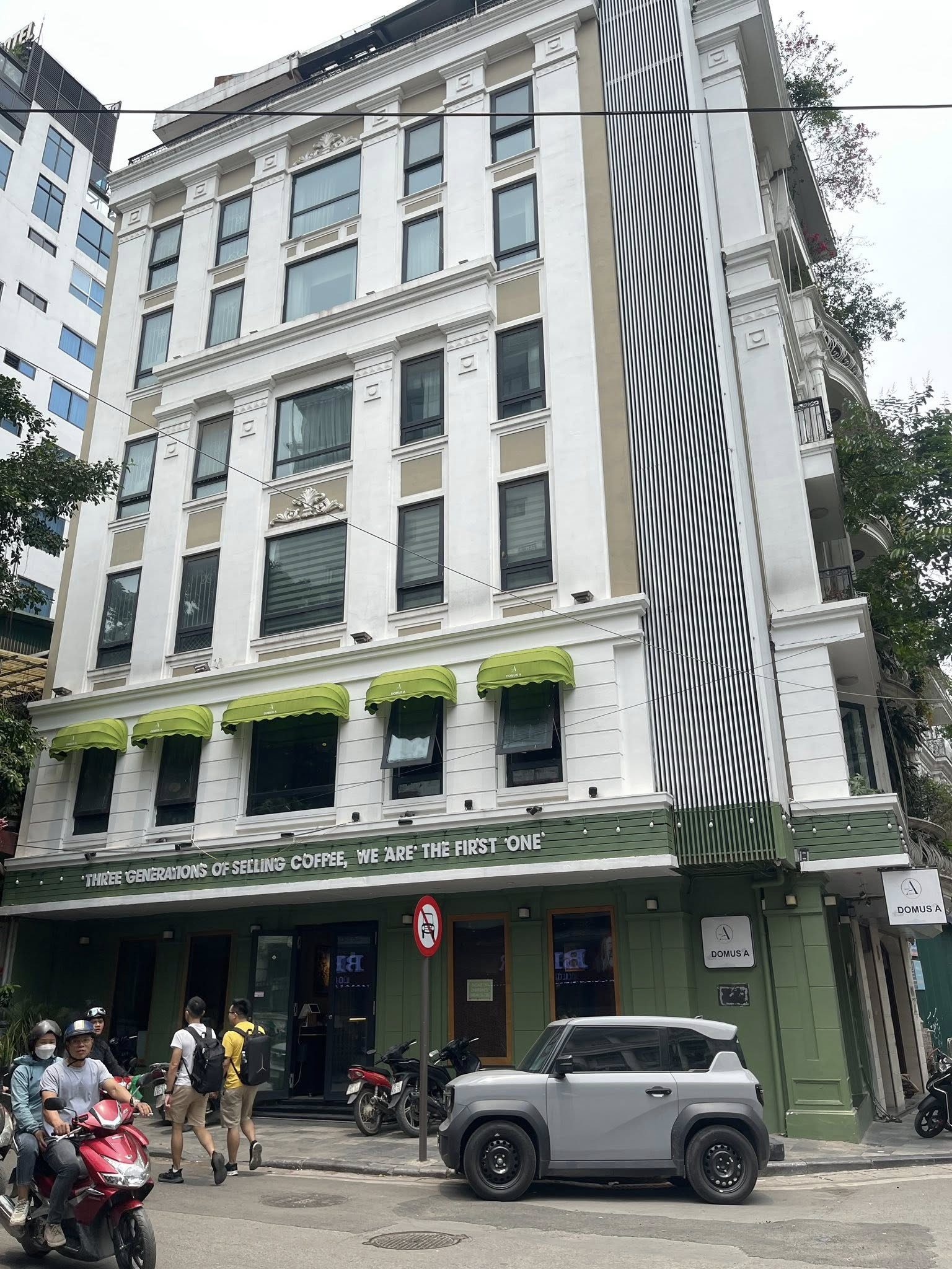 BÁN TÒA NHÀ MẶT PHỐ BẢO KHÁNH. 7 TẦNG. THANG MÁY. LÔ GÓC.