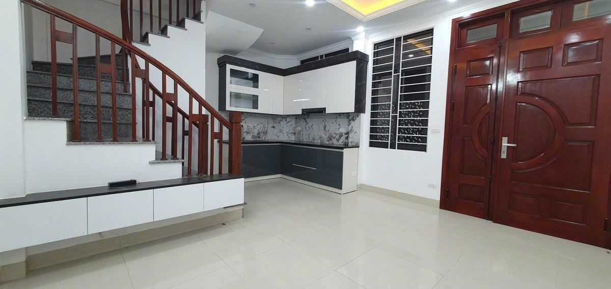Bát Khối – Ngay Ô Tô Dừng Đỗ Cách 20m – 5 tầng – Hơn 4 tỷ